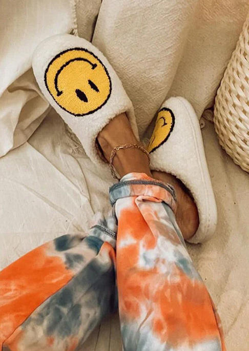 Slippers Smiley Fuzzy Flat Casual Slippers in Multicolor. Size: 36-37,38-39,40-41