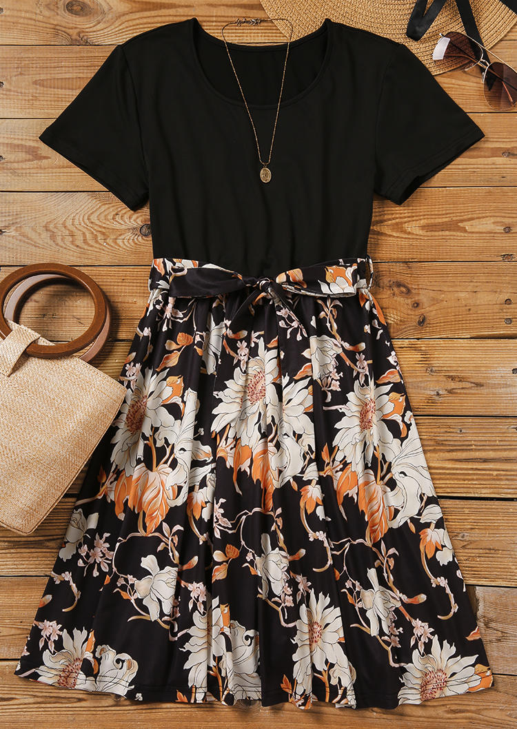 

Mini Dresses Floral O-Neck Mini Dress With Belt in Multicolor. Size