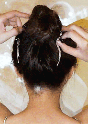 

Rhinestone Tassel Hair Clip in Silver. Size