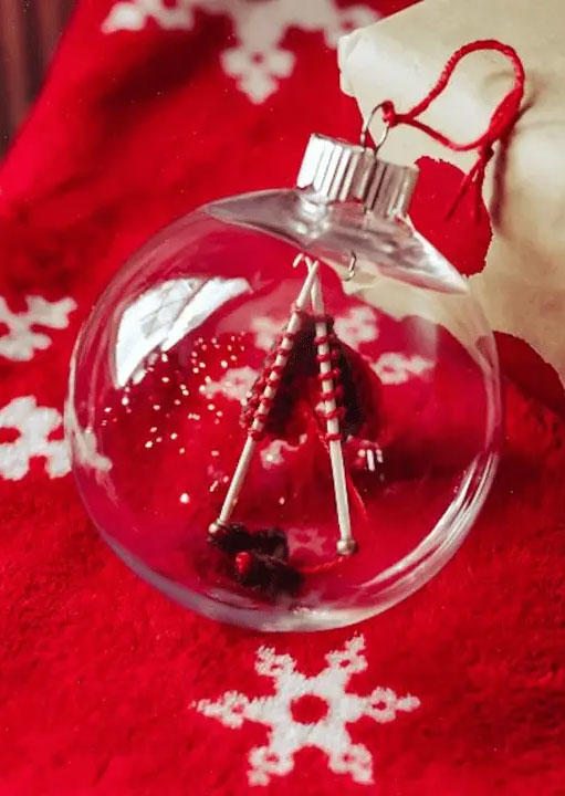 

Knit Gift Hanging Ornament in Red. Size