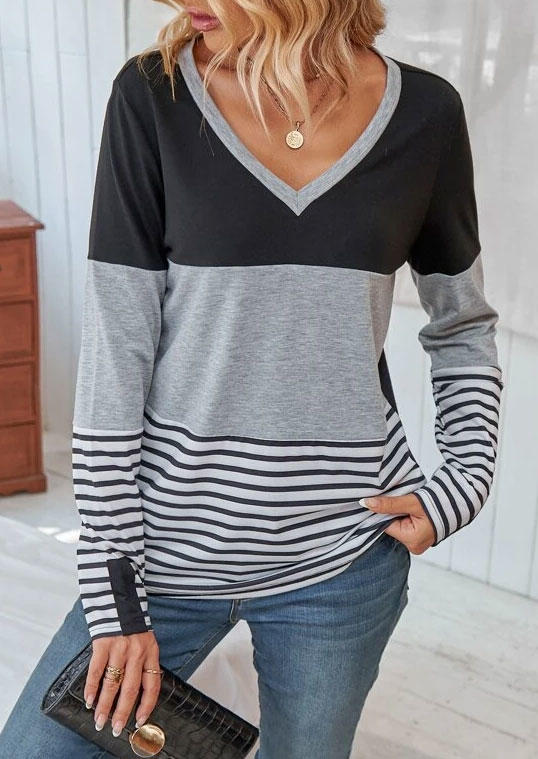 

Blouses Color Block Striped V-Neck Blouse in Multicolor. Size: L,M,,XL