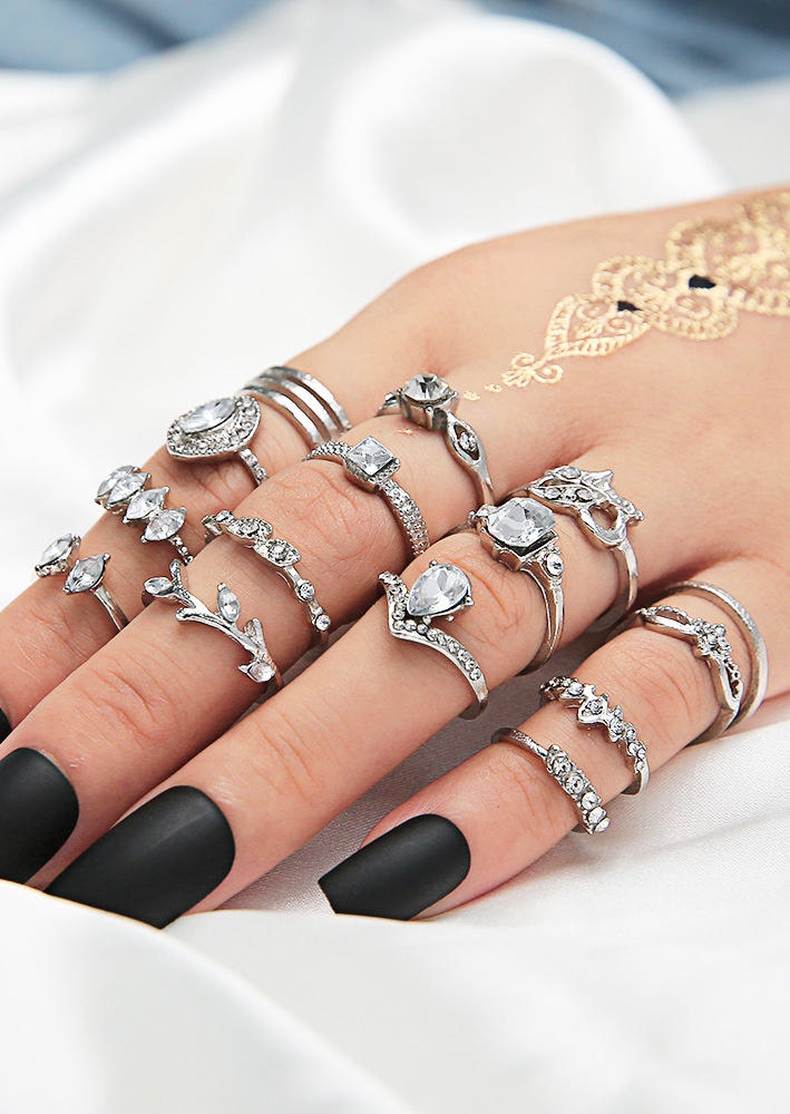 Rings 15Pcs Heart Rhinestone Hollow Out Ring Set in Silver. Size: One Size