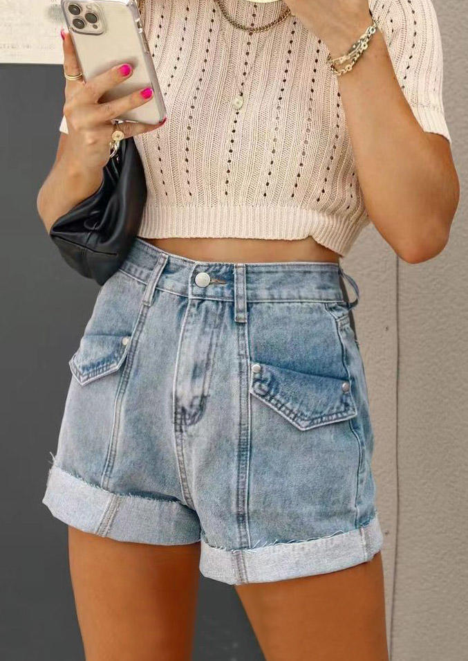 

Shorts Button Zipper Pocket Denim Shorts in Blue. Size