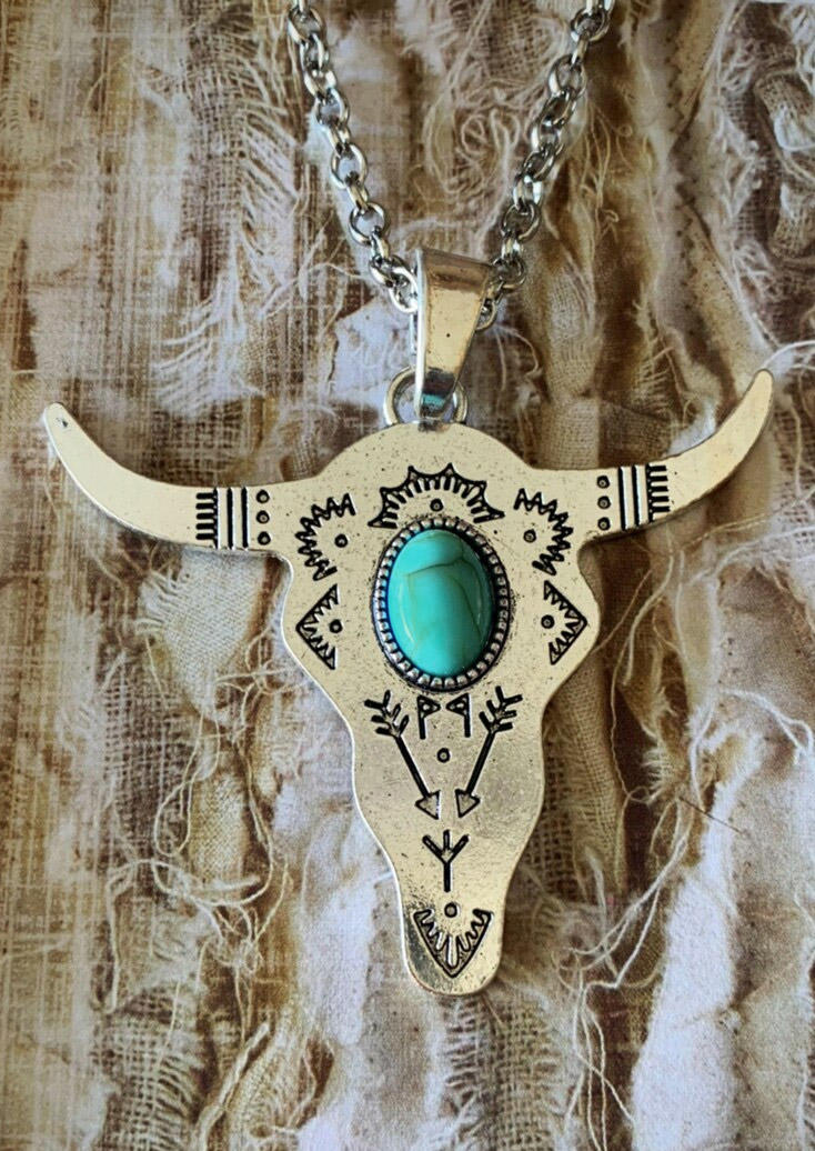 Necklaces Turquoise Steer Skull Arrow Pendant Necklace in Silver. Size: One Size