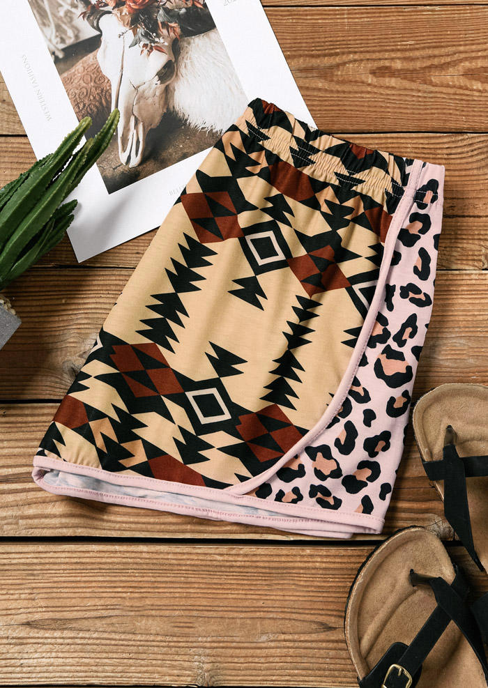 

Shorts Aztec Geometric Leopard Elastic Waist Shorts in Multicolor. Size