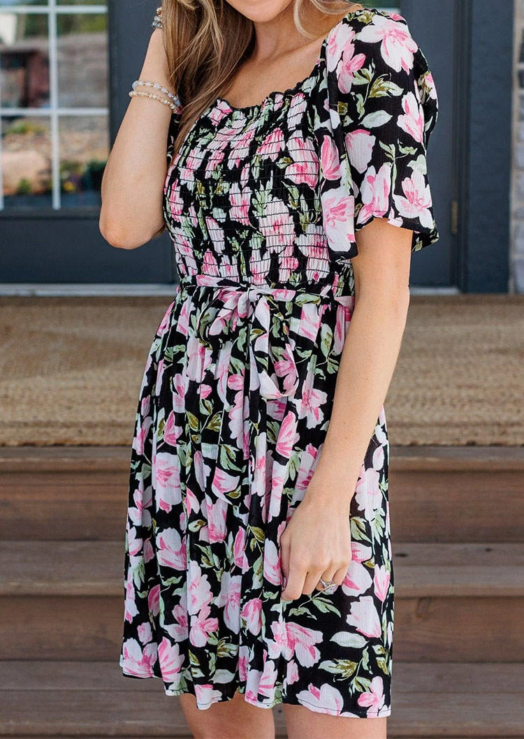 

Mini Dresses Floral Smocked Open Back Mini Dress with Belt in Multicolor. Size: L,M,,XL