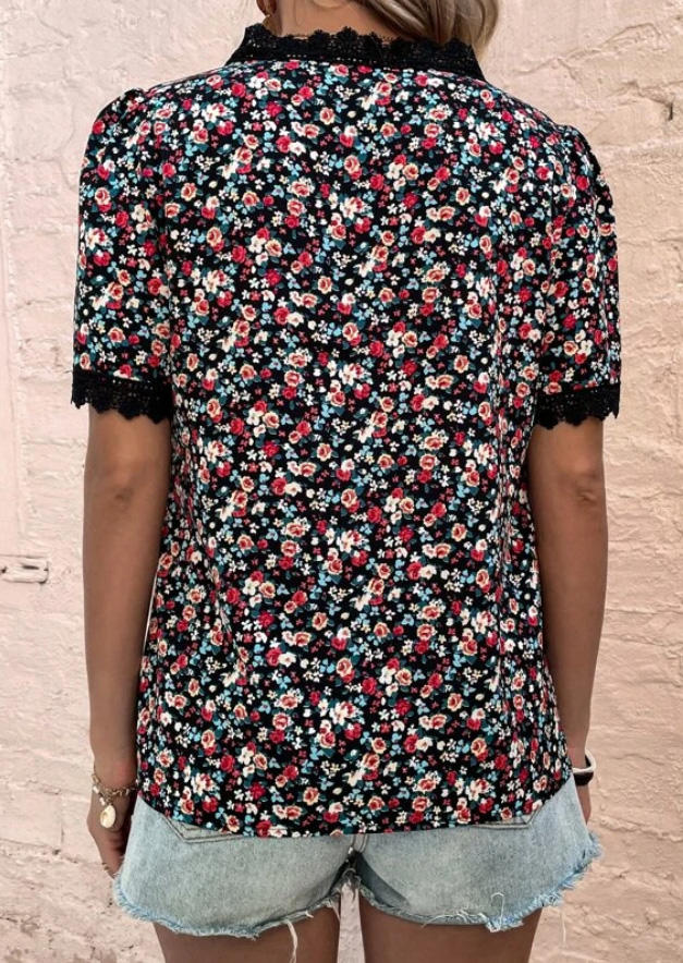 

Blouses Ditsy Floral Lace Splicing Casual Blouse in Multicolor. Size