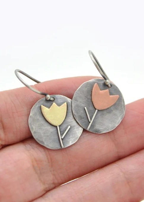 

Earrings Floral Alloy Casual Earrings in Multicolor. Size