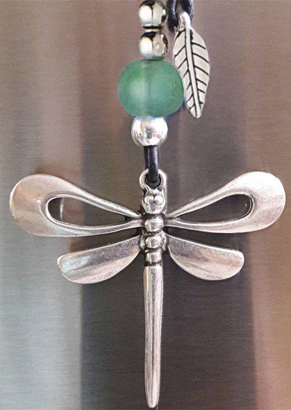 

Necklaces Dragonfly Leaf Hollow Out Beading Pendant Necklace in Multicolor. Size