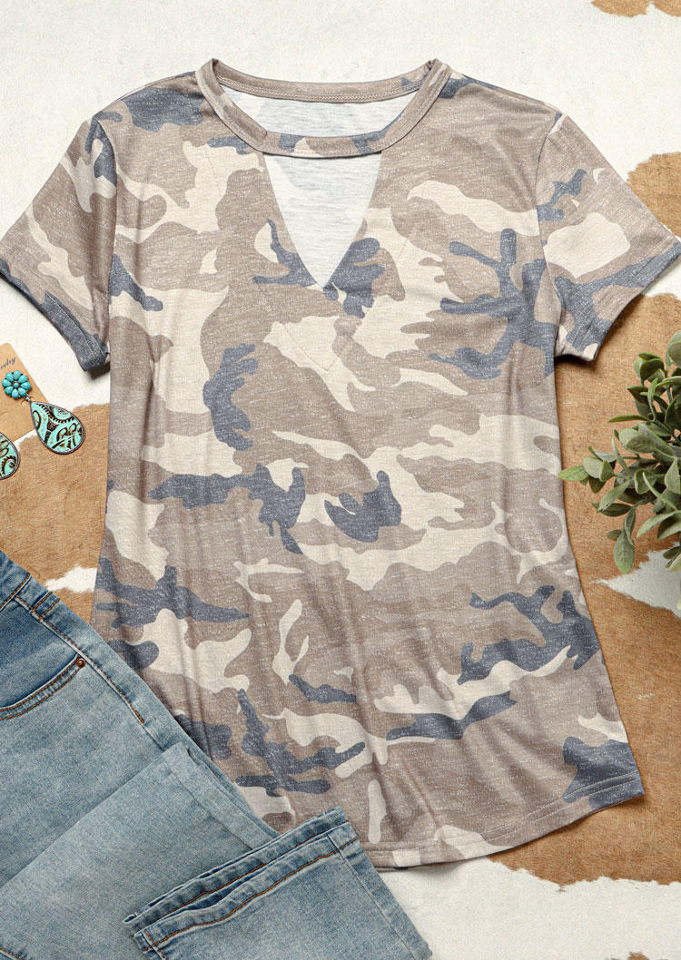 

Blouses Camouflage Keyhole Neck Short Sleeve Blouse in Multicolor. Size