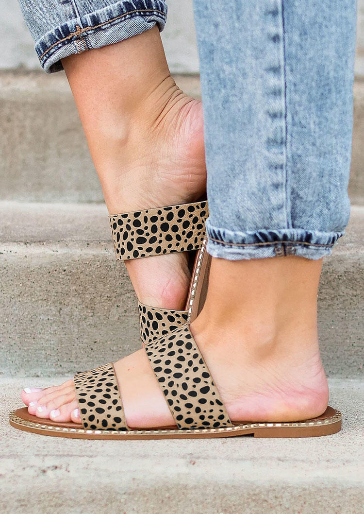 

Slippers Leopard Round Toe Flat Slippers in Multicolor. Size: ,38,40,41