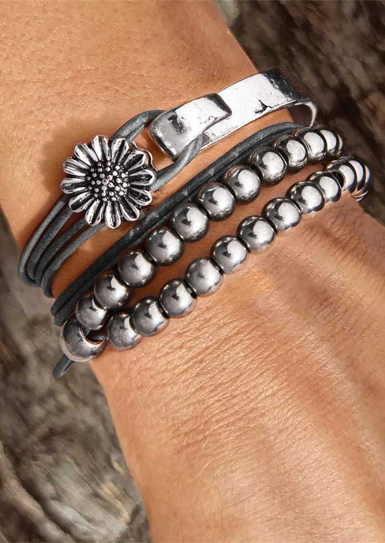 

Bracelet Daisy Beading Alloy Bracelet in Gray. Size