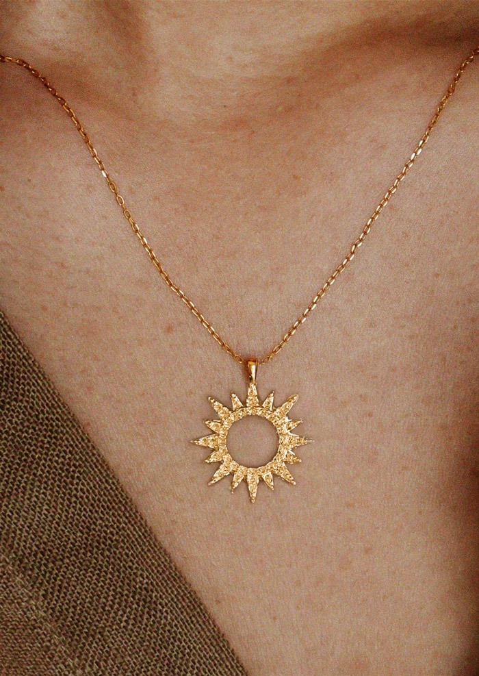 

Necklaces Sunflower Hollow Out Pendant Necklace in Gold. Size