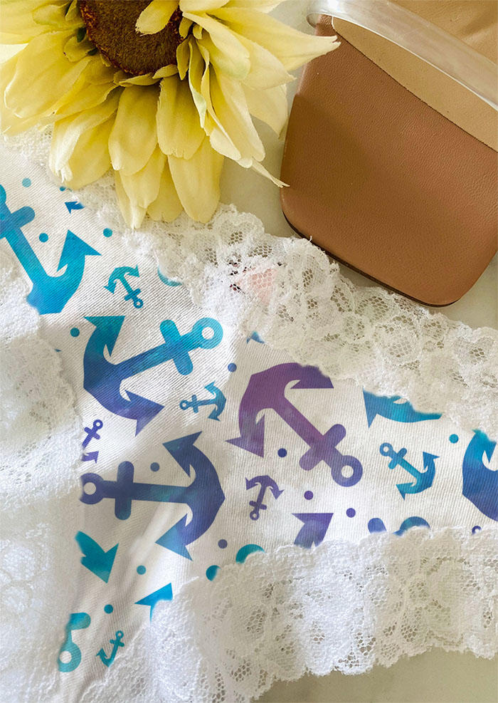 

Panties Anchor Gradient Lace Splicing Panties in White. Size: L,M,,XL