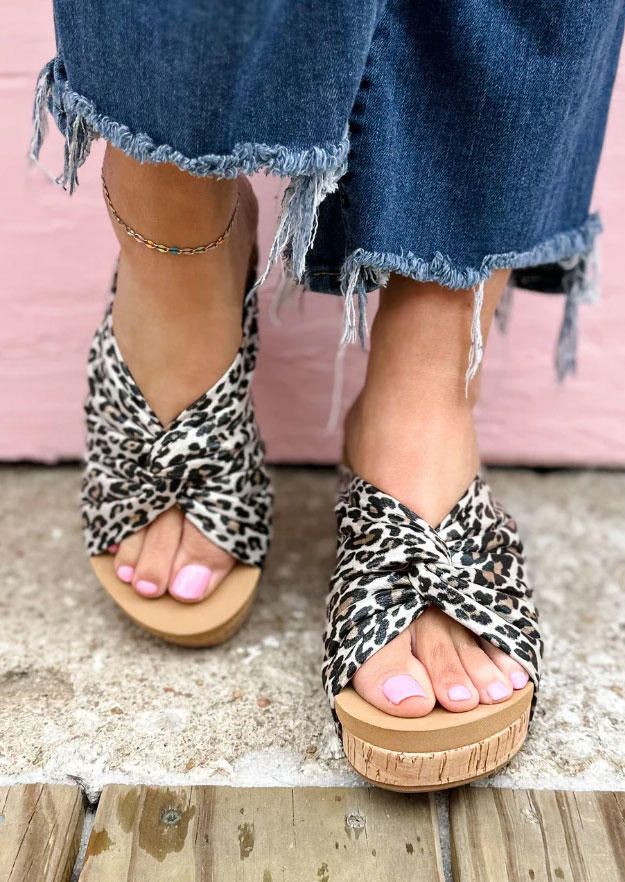 

Slippers Leopard Criss-Cross Round Toe Wedge Slippers in Multicolor. Size: ,38,39,40,41