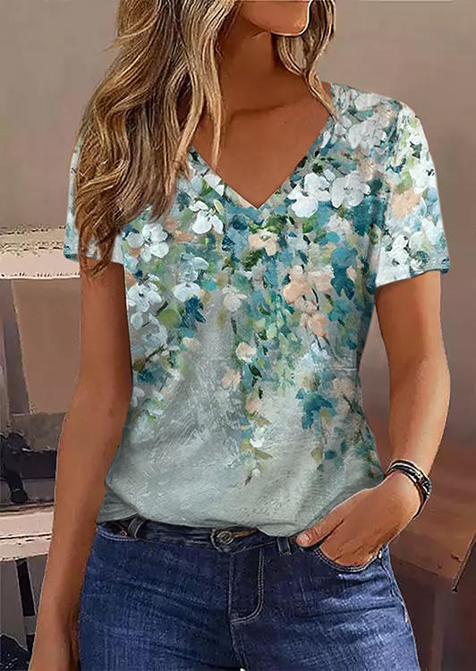 

Blouses Oil Painting Floral V-Neck Blouse in Multicolor. Size: L,M,,XL