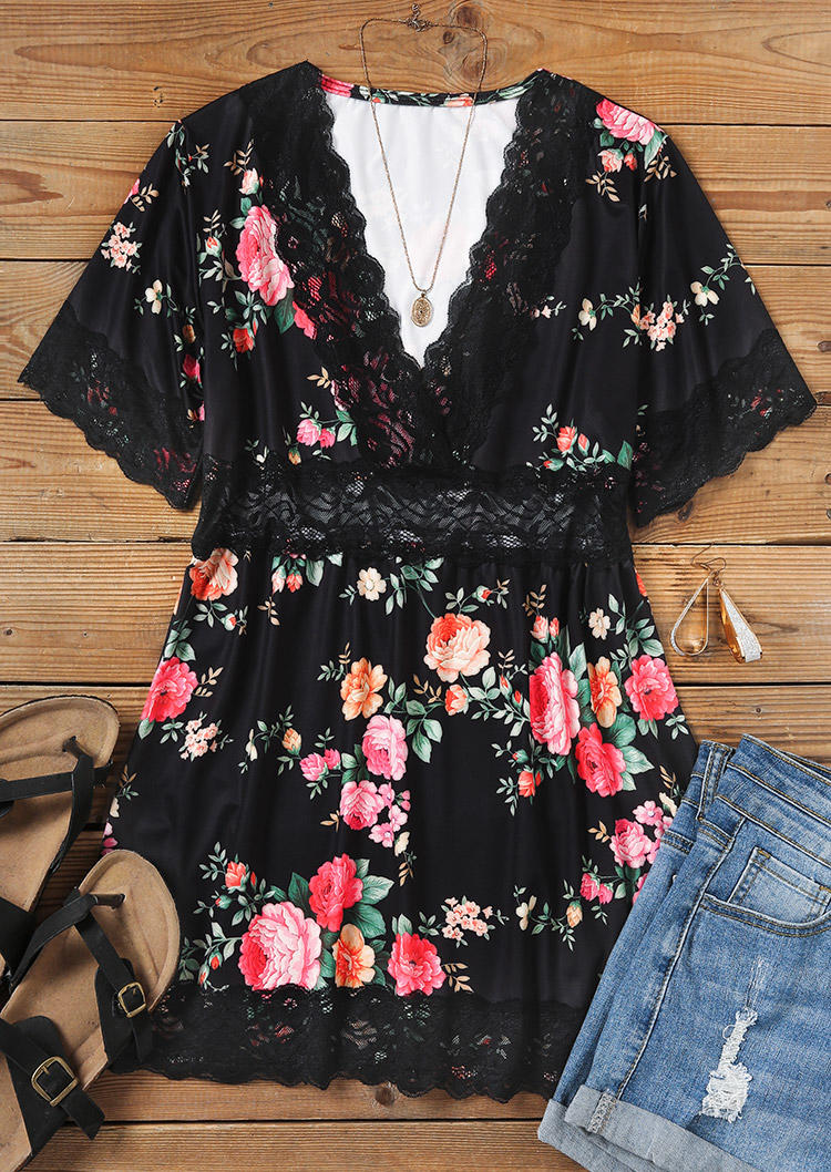 

Blouses Lace Floral V-Neck Blouse in Black. Size