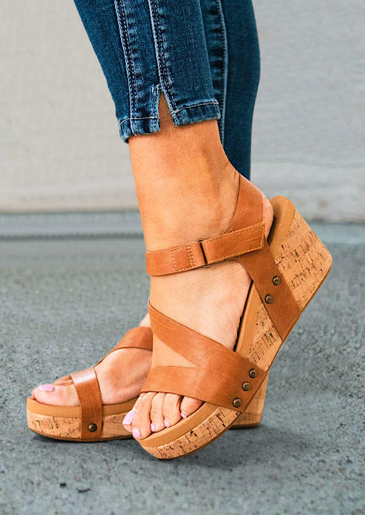 

Sandals Velcro Closure Wedge Sandals in Brown. Size: ,38,39,40,41