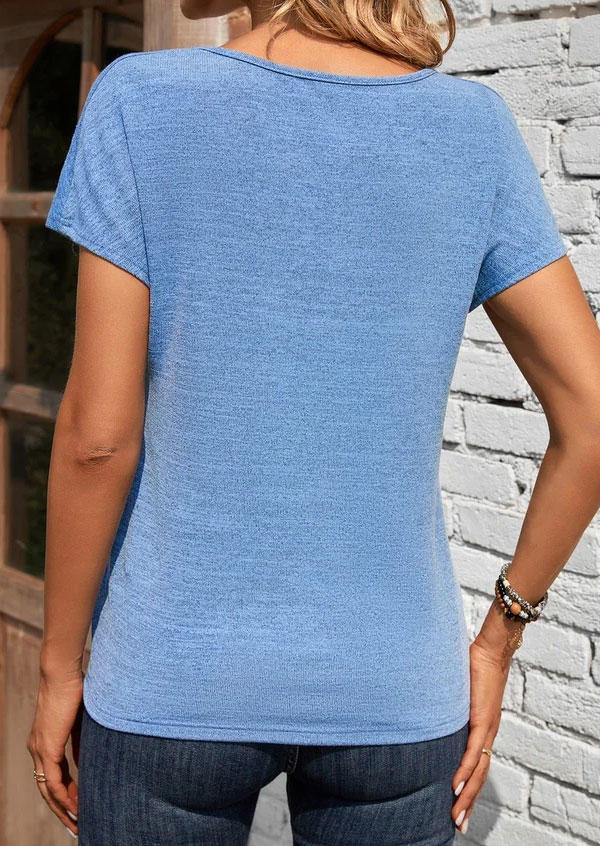 

Blouses Button Twist Short Sleeve Blouse in Blue. Size: L,M,,XL