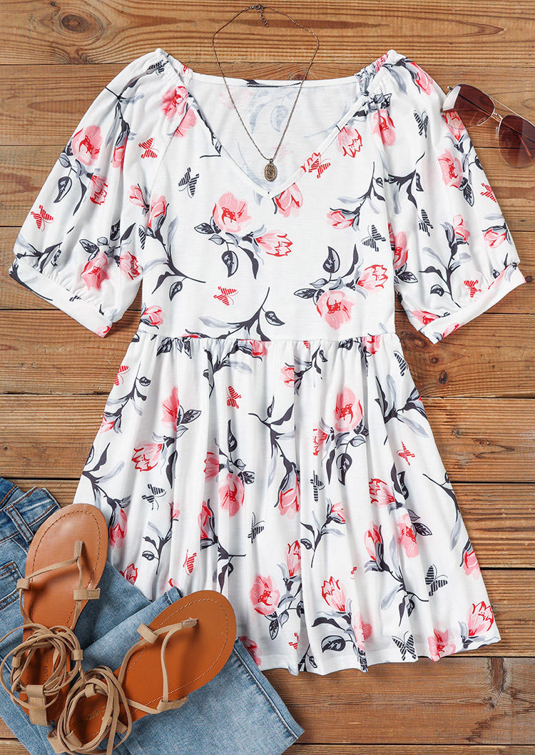 

Blouses Floral Ruffled Puff Sleeve V-Neck Blouse in Multicolor. Size