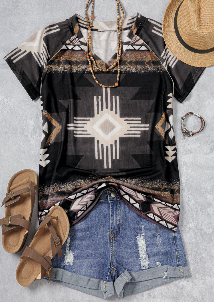 

Blouses Aztec Geometric Short Sleeve Blouse in Multicolor. Size