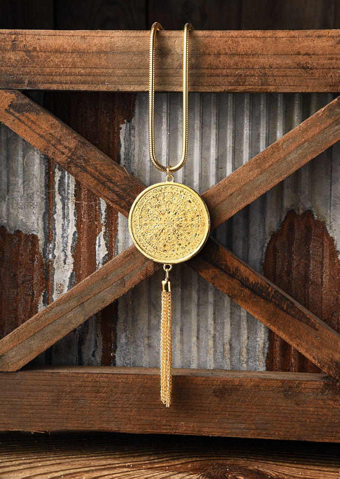 

Necklaces Tassel Alloy Pendant Necklace in Gold. Size