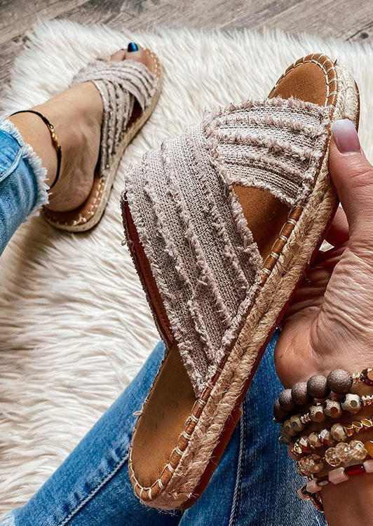 

Slippers Criss-Cross Frayed Round Toe Flat Slippers in Gray. Size: ,39,40,41