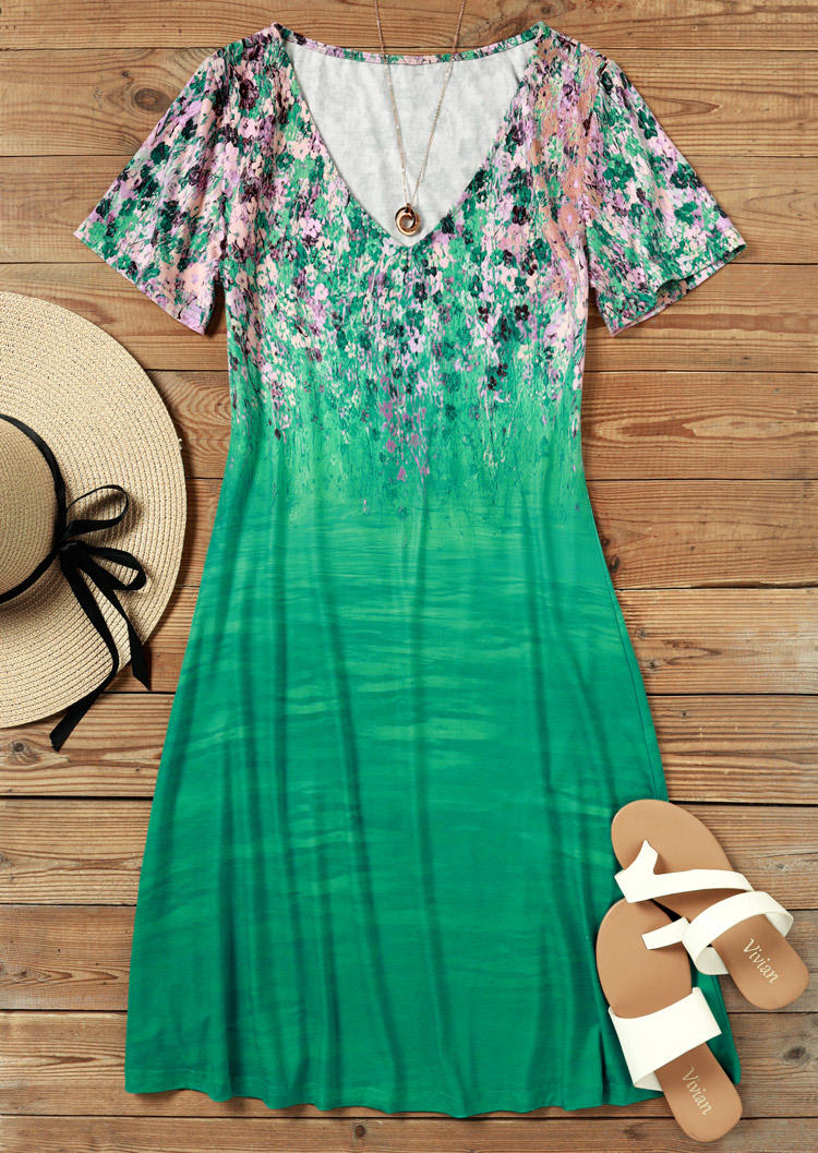 

Midi Dresses Ditsy Floral Ruffled V-Neck Midi Dress in Green. Size: L,M,,XL