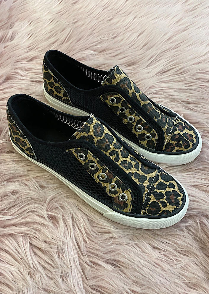

Sneakers Leopard Hollow Out Round Toe Flat Sneakers in Multicolor. Size: ,38,39,40,41