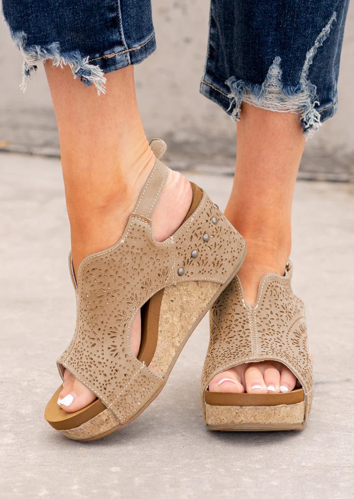

Sandals Hollow Out Rivet Wedge Sandals in Khaki. Size: ,38,39,40,41