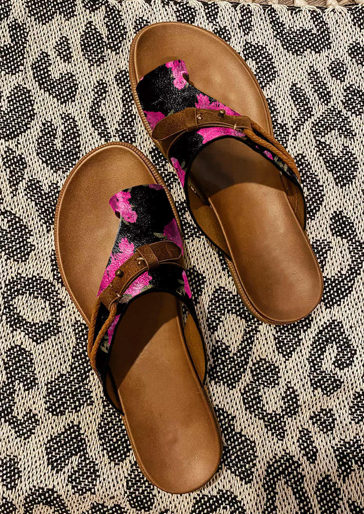 

Slippers Floral Toe Ring Flat Slippers in Black. Size: ,38,39,40,41