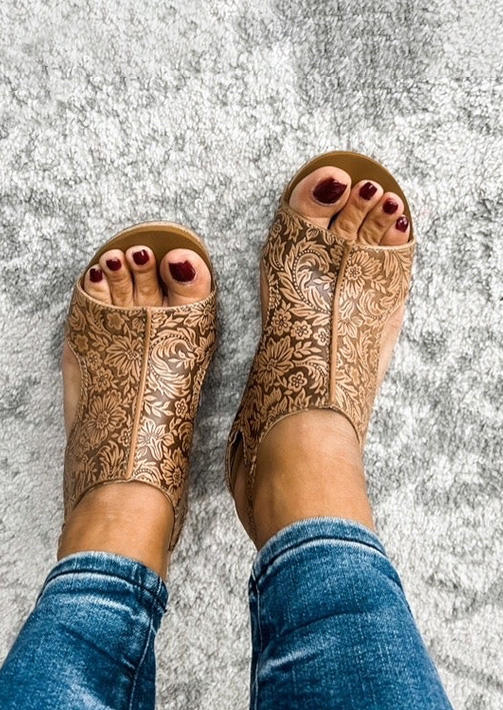 

Sandals Floral Tooled Pattern Wedge Sandals in Brown. Size