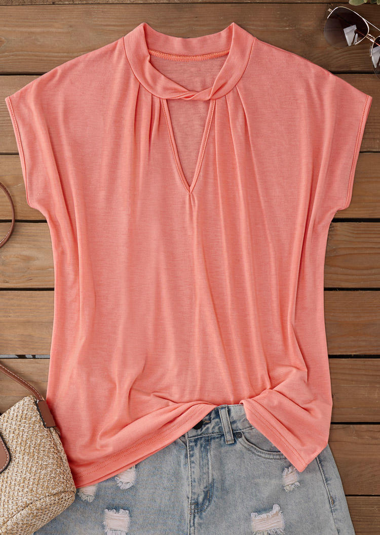 

Blouses Ruffled Keyhole Neck Blouse in Pink. Size: L,M,,XL