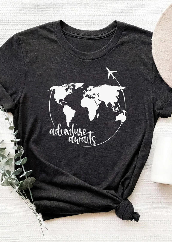 

T-shirts Tees Adventure Awaits Travel T-Shirt Tee - Dark Grey in Gray. Size