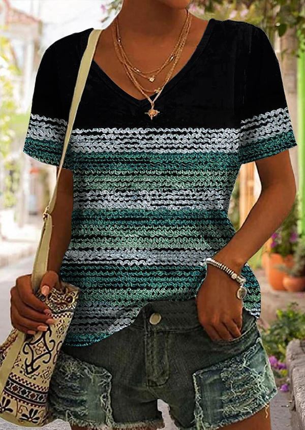 

Blouses Color Block Abstract Graphic V-Neck Blouse in Multicolor. Size: L,,XL
