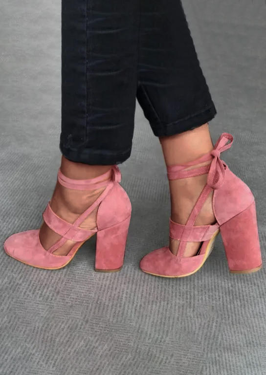 

Heels Chunky Strappy Hollow Out Tie Heels in Pink. Size: ,39,40