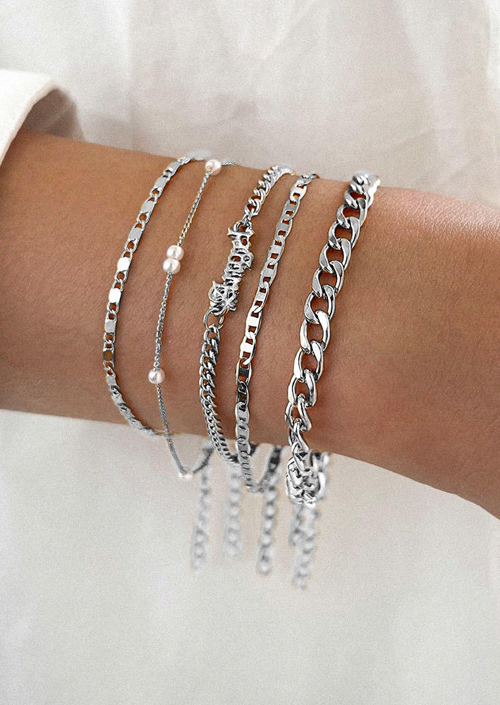 

Bracelet 5Pcs Angel Hollow Out Chains Bracelet Set in Silver. Size
