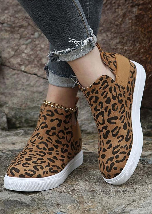 

Sneakers Leopard Slip On Round Toe Flat Sneakers in Multicolor. Size: ,38,40