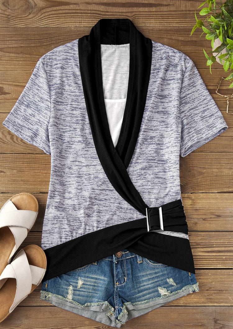 

Blouses Contrast Short Sleeve Fake Two-Piece Blouse in Gray. Size: L,M,,XL