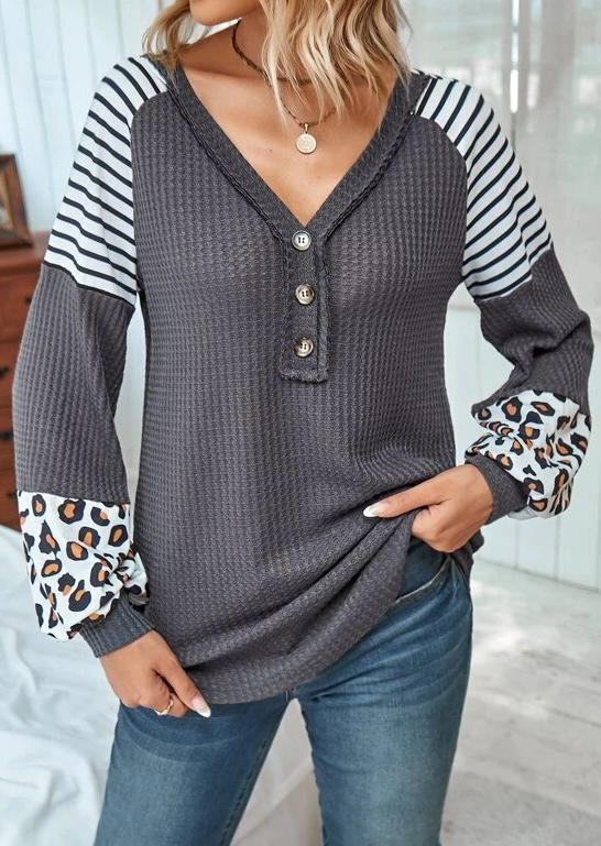 

Blouses Leopard Striped Button Waffle Blouse in Gray. Size: L,M,,XL