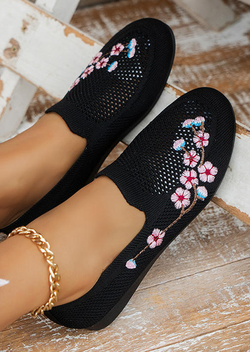

Sneakers Floral Embroidery Hollow Out Flat Sneakers in Black. Size: ,38,39,40
