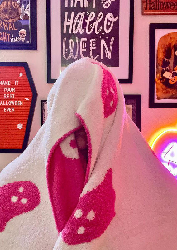 

Blanket Halloween Ghost Cartoon Warm Blanket in Pink. Size