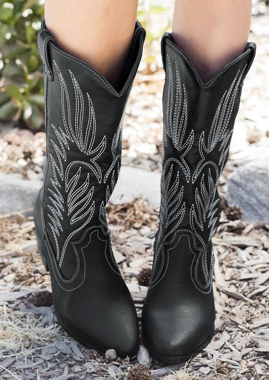 Embroidery Pointed Toe Low Heeled Punk Boots - Black