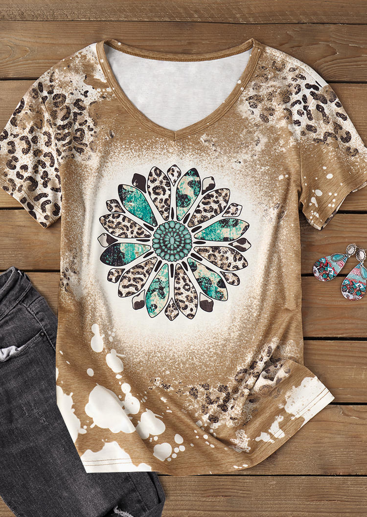 

T-shirts Tees Leopard Turquoise Sunflower Bleached T-Shirt Tee in Multicolor. Size: L,M,,XL