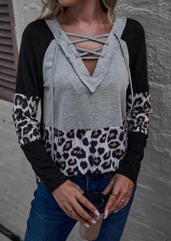 

Blouses Leopard Color-Blocked Lace Up Raglan Sleeve Blouse in Multicolor. Size: L,M