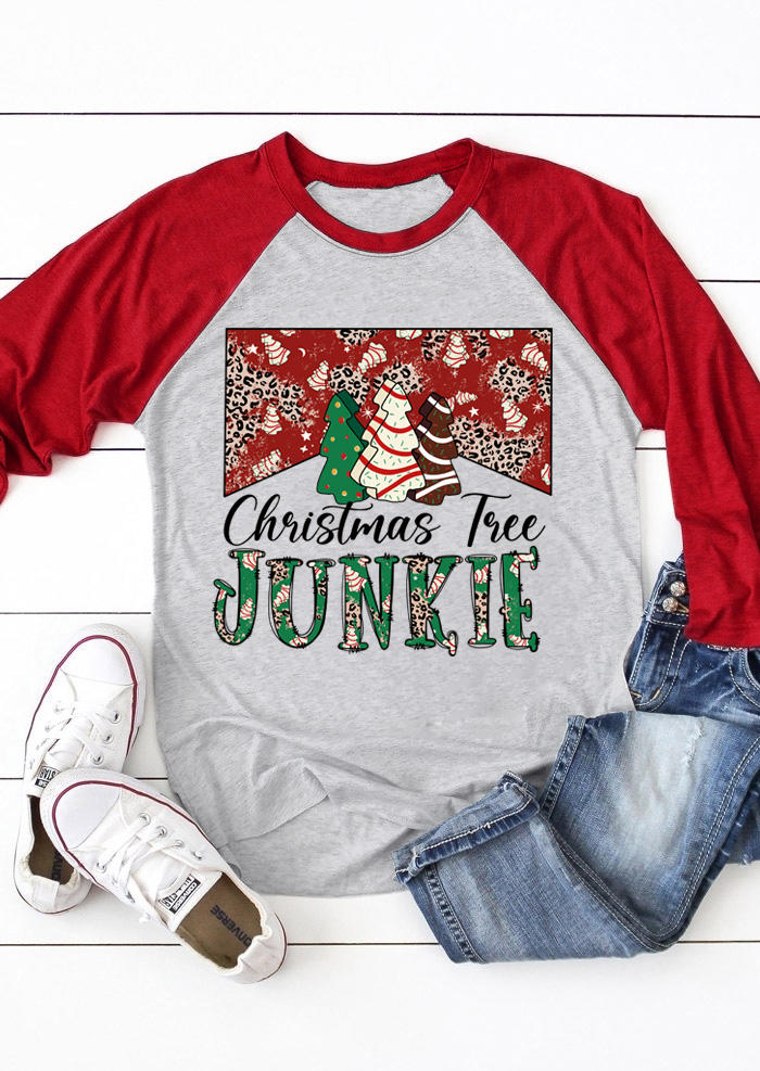 

T-shirts Tees Christmas Tree Junkie T-Shirt Tee in Red. Size: L,M,,XL