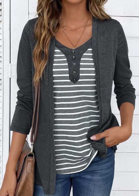 

Blouses Striped Long Sleeve Fake Two-Piece Blouse in Gray. Size: L,M,,XL