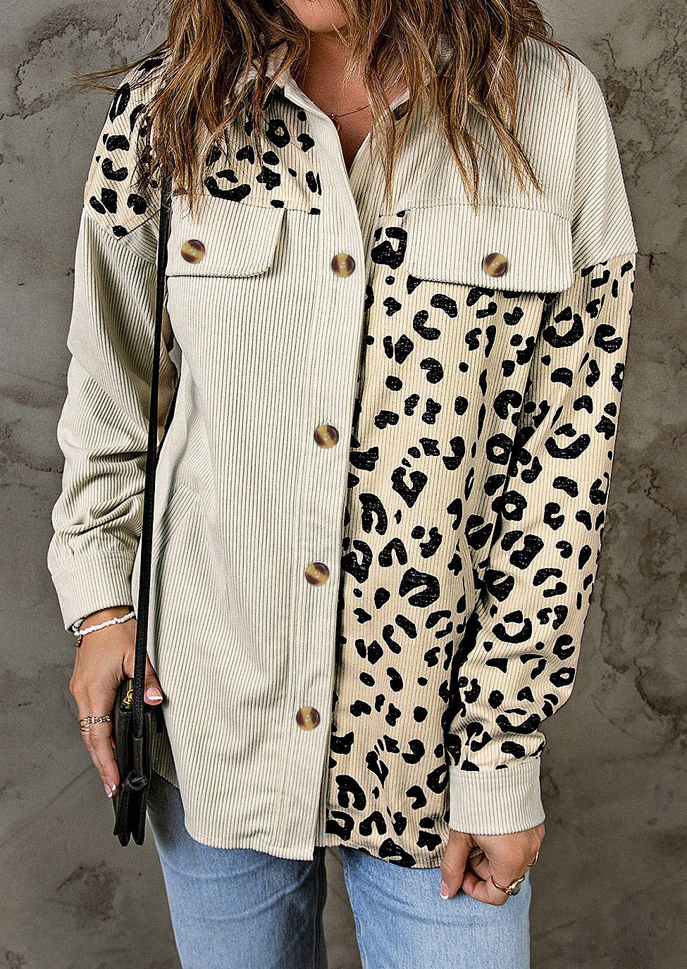 

Coats Leopard Color-Blocked Pocket Flap Coat in Apricot. Size: L,M